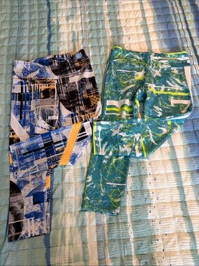 Reebok Women’s Capri Leggings Bundle 2 Pair Size M Colorful Print